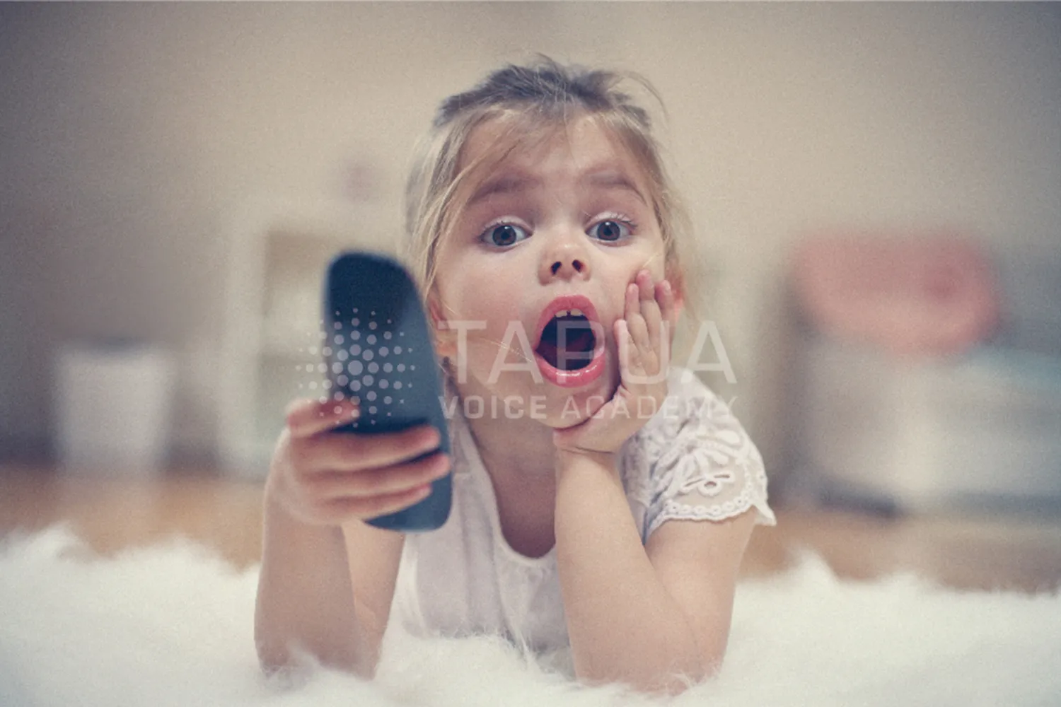 カタカナ発音を卒業するアゴの使い方：下アゴ（Jaw）をリラックスさせて垂直に落とし、洋楽特有の深い響きとスムーズな発音をつなげるためのイメージ画像