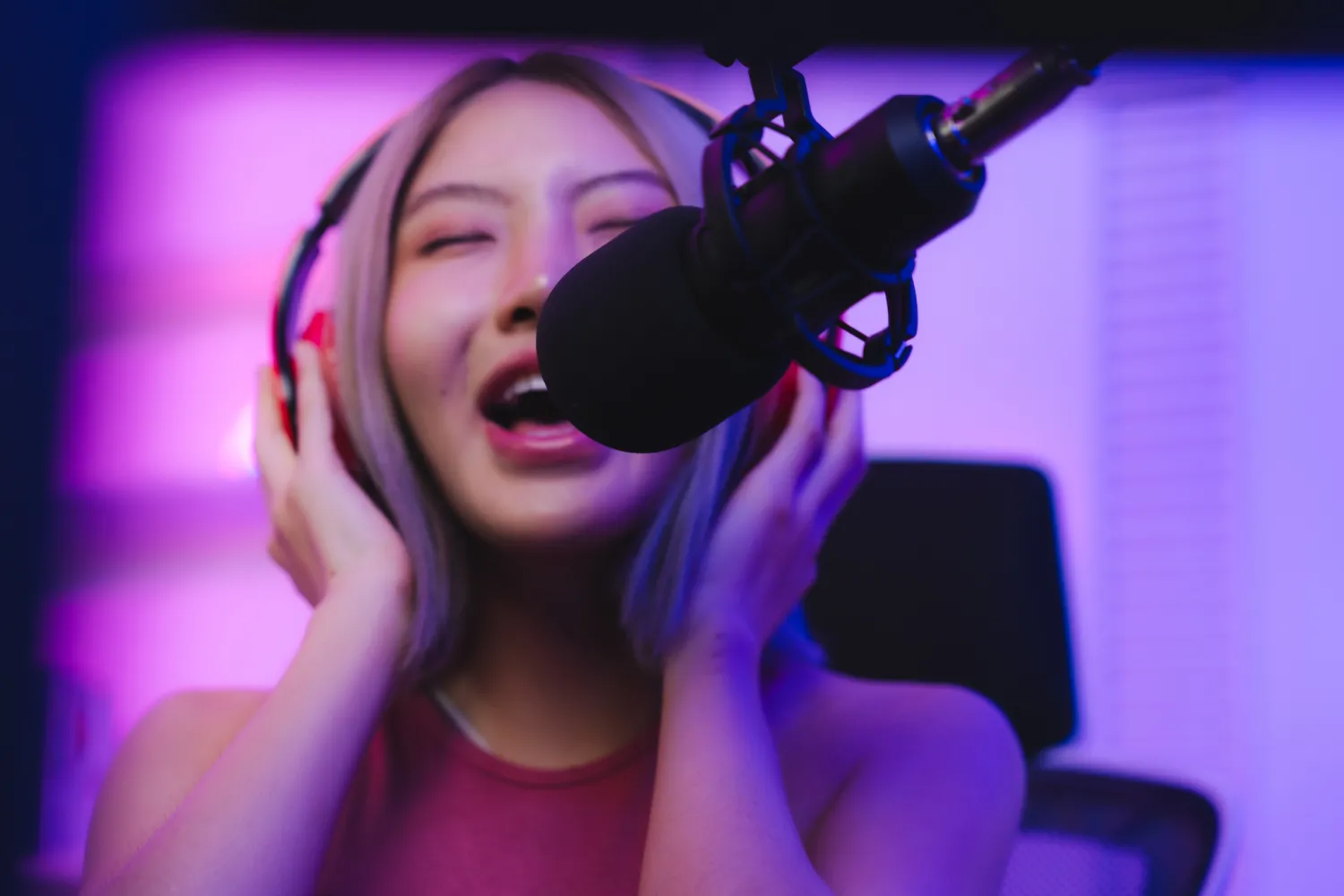 ミックスボイスの必要性とは？：声帯を健全に保ちながら広い音域と豊かな表現力を両立させる、理想的なミックスボイスでの歌唱イメージ画像