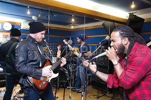 前の記事：バンドの音量に負けないボーカルテクニック