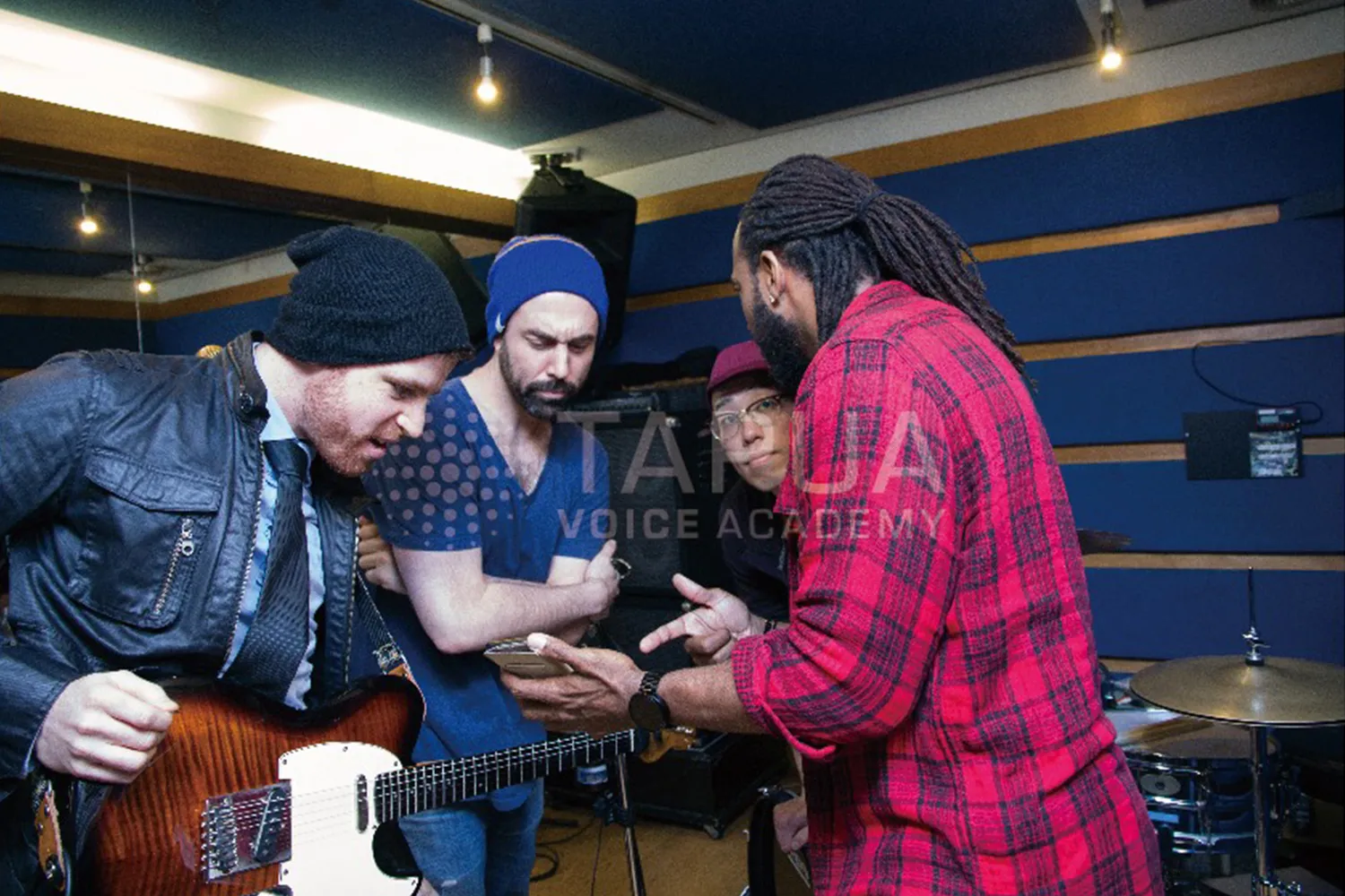 声量を劇的にアップさせるトレーニング：スタジオで録音音源をチェックし、体全体を楽器として鳴らす正しい姿勢と深い呼吸を身につけるためのイメージ画像